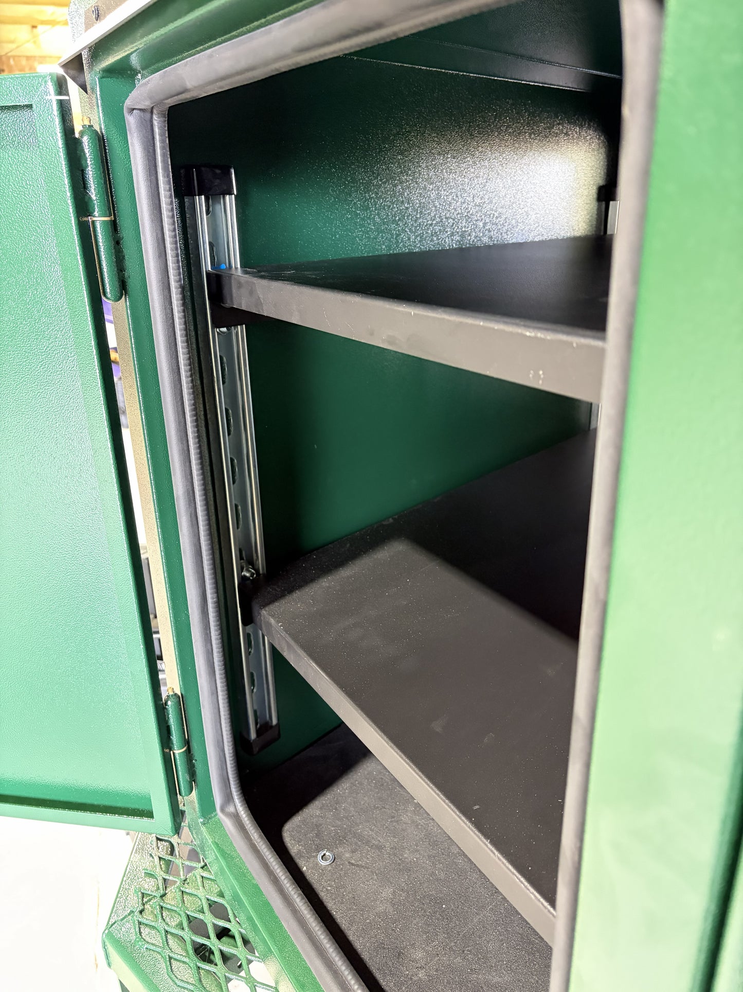 Expedition Tongue Box Shelving