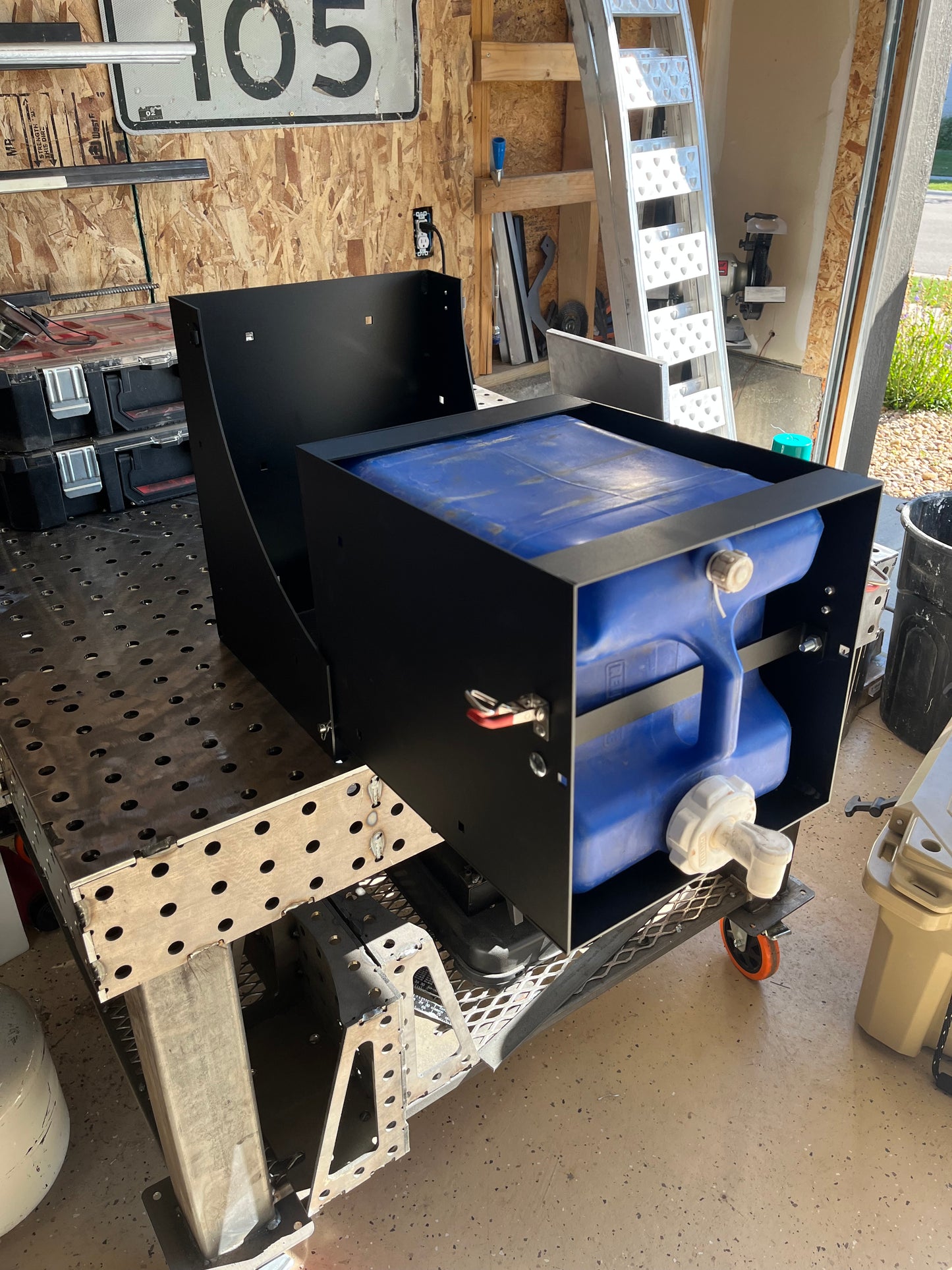 7-Gallon Water Carrier/TIpper